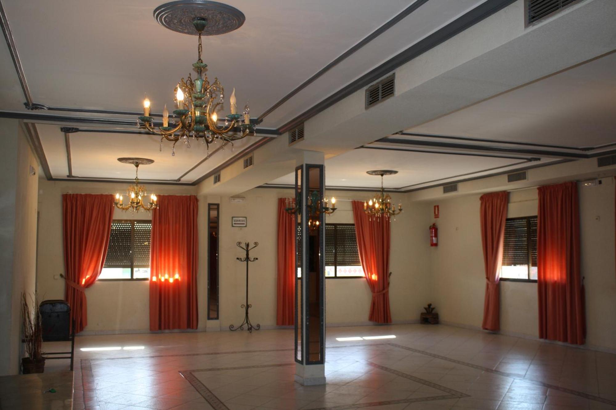 Hotel Carvajal Torrejón el Rubio Extérieur photo