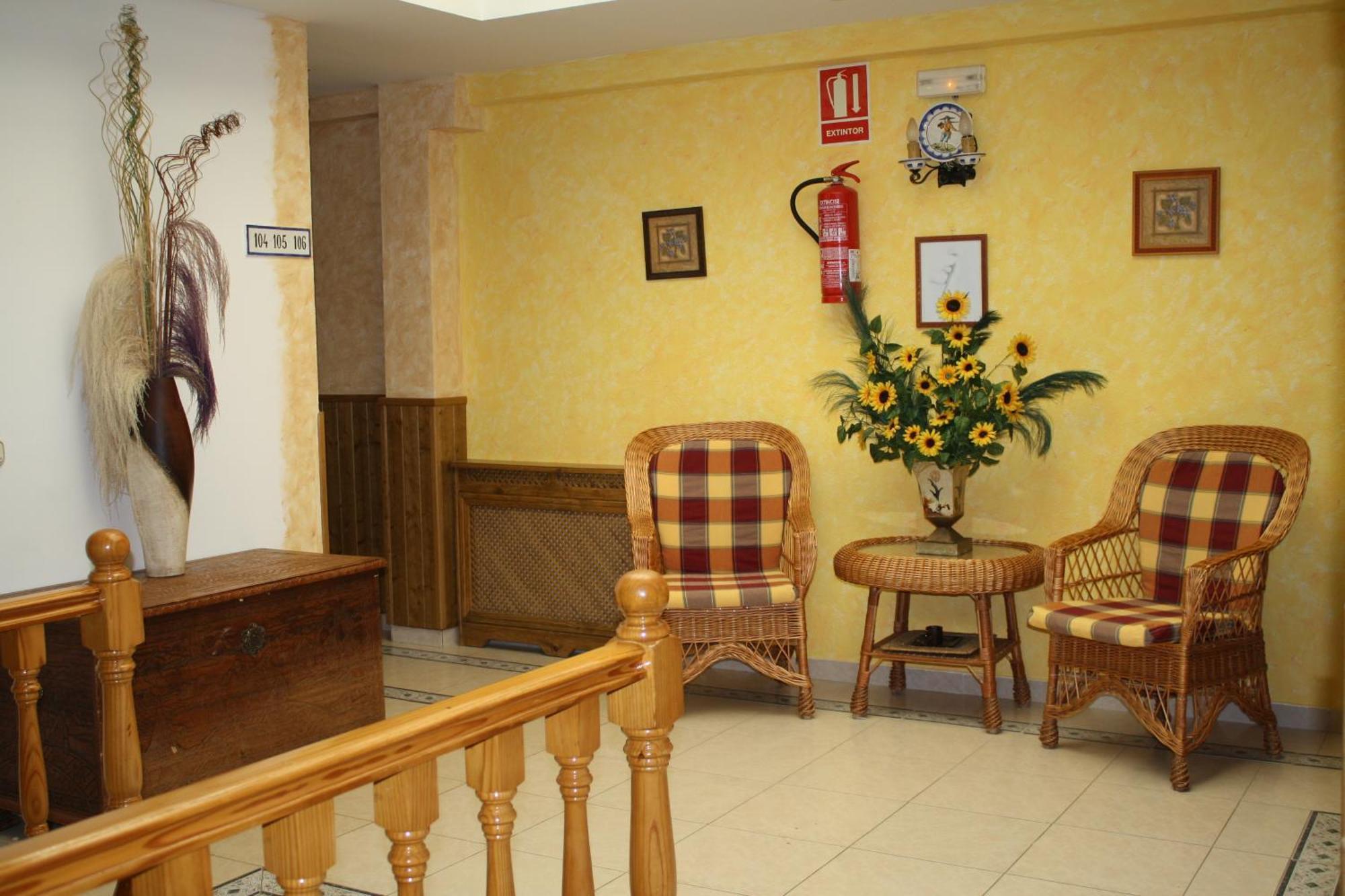 Hotel Carvajal Torrejón el Rubio Extérieur photo
