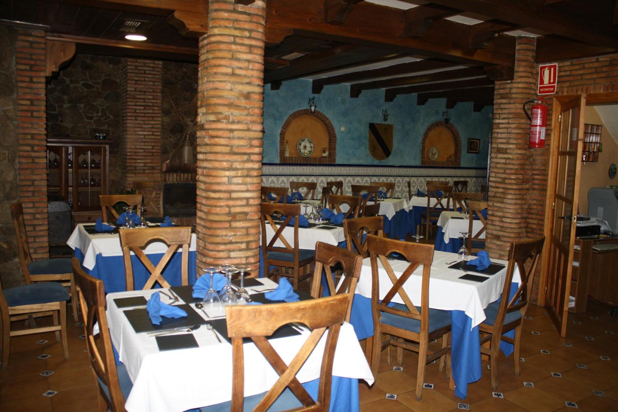 Hotel Carvajal Torrejón el Rubio Extérieur photo