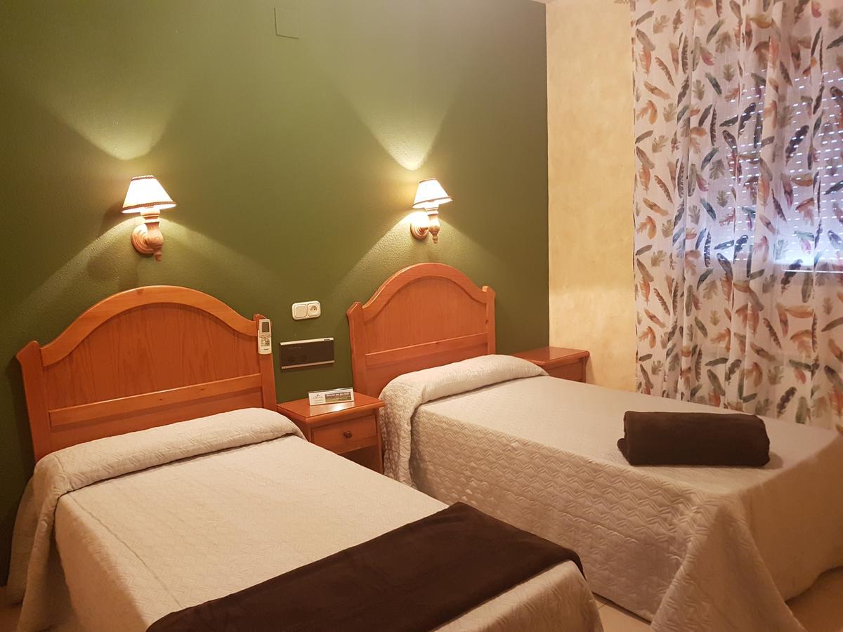 Hotel Carvajal Torrejón el Rubio Extérieur photo