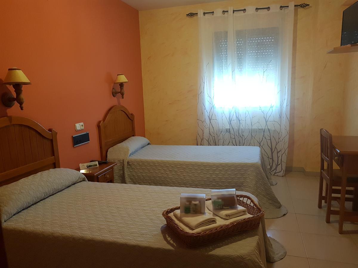 Hotel Carvajal Torrejón el Rubio Extérieur photo