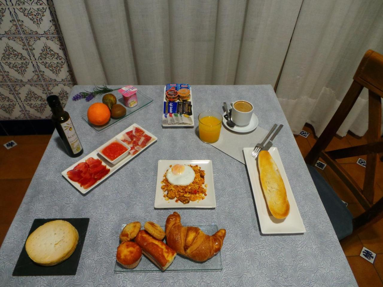 Hotel Carvajal Torrejón el Rubio Extérieur photo