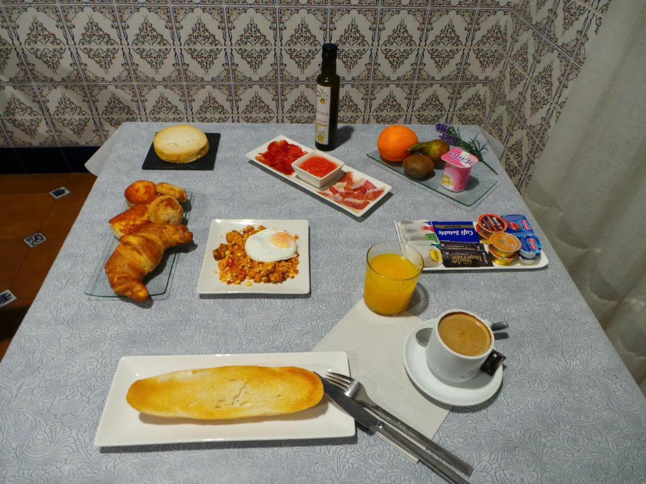 Hotel Carvajal Torrejón el Rubio Extérieur photo